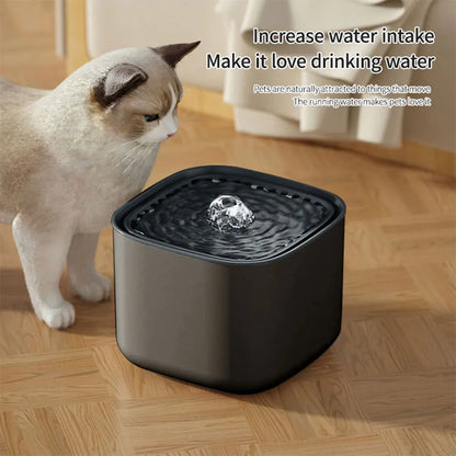 Automatic and silent water dispenser for cats